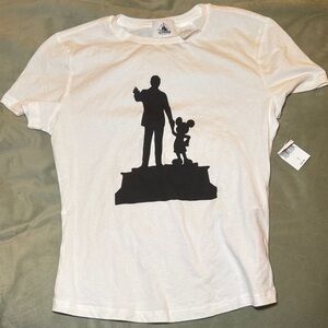 Partners statue tee!